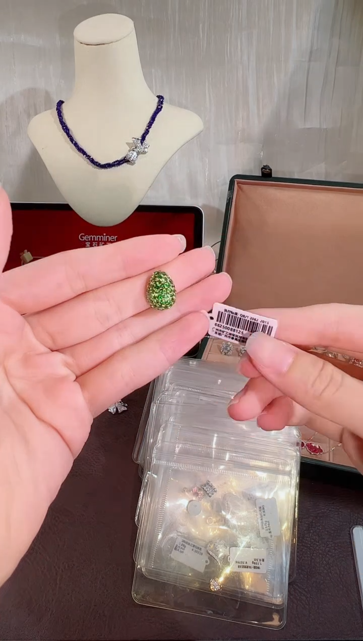 18K金镶嵌颈饰石榴石BN18540-B#-Y#6