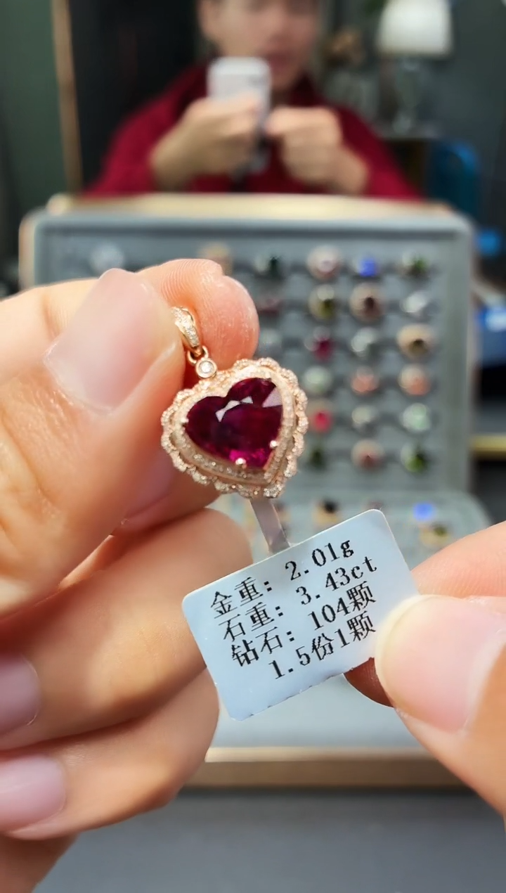 颈饰18K金镶嵌碧玺3.43.