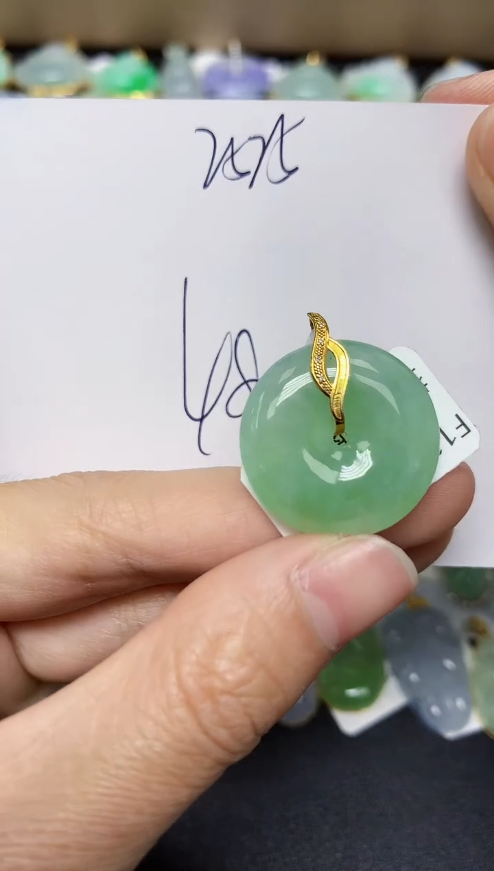 翡翠18K金镶嵌颈饰 天然翡翠A货