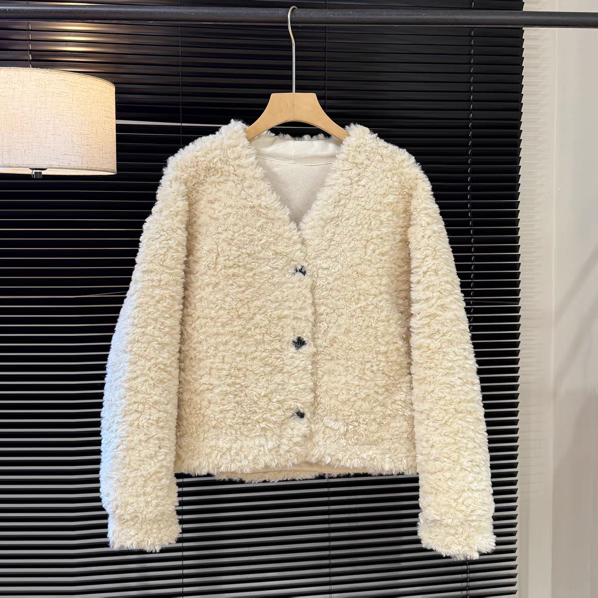 5983气质款V领一排扣皮毛外套