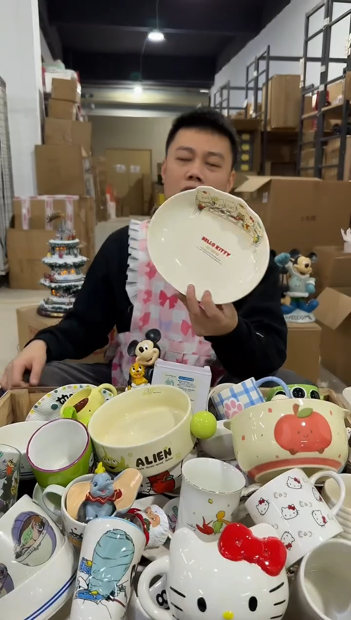 瓷片原盒kt猫一家人餐盘