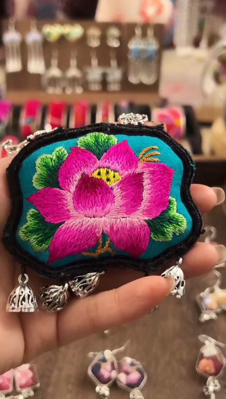 【闪购商品】织绣民族风老绣饰品100