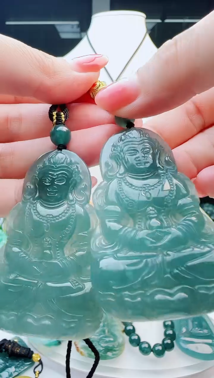 翡翠未镶嵌颈饰多样性发货其中一件