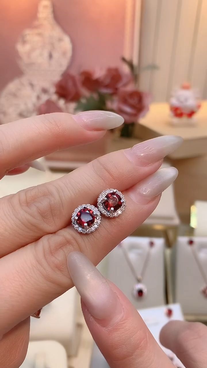 未镶嵌耳饰石榴石耳钉