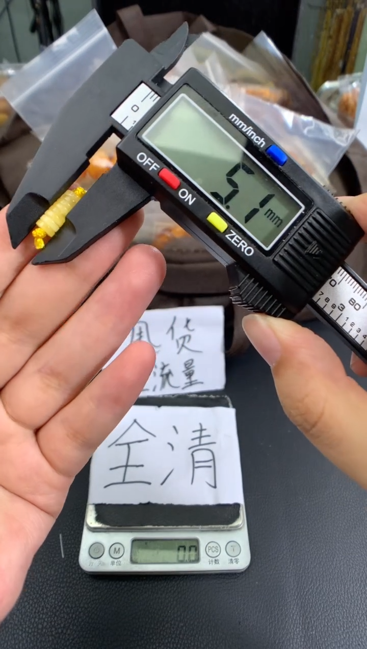 蜜蜡未镶嵌珠宝奇石60