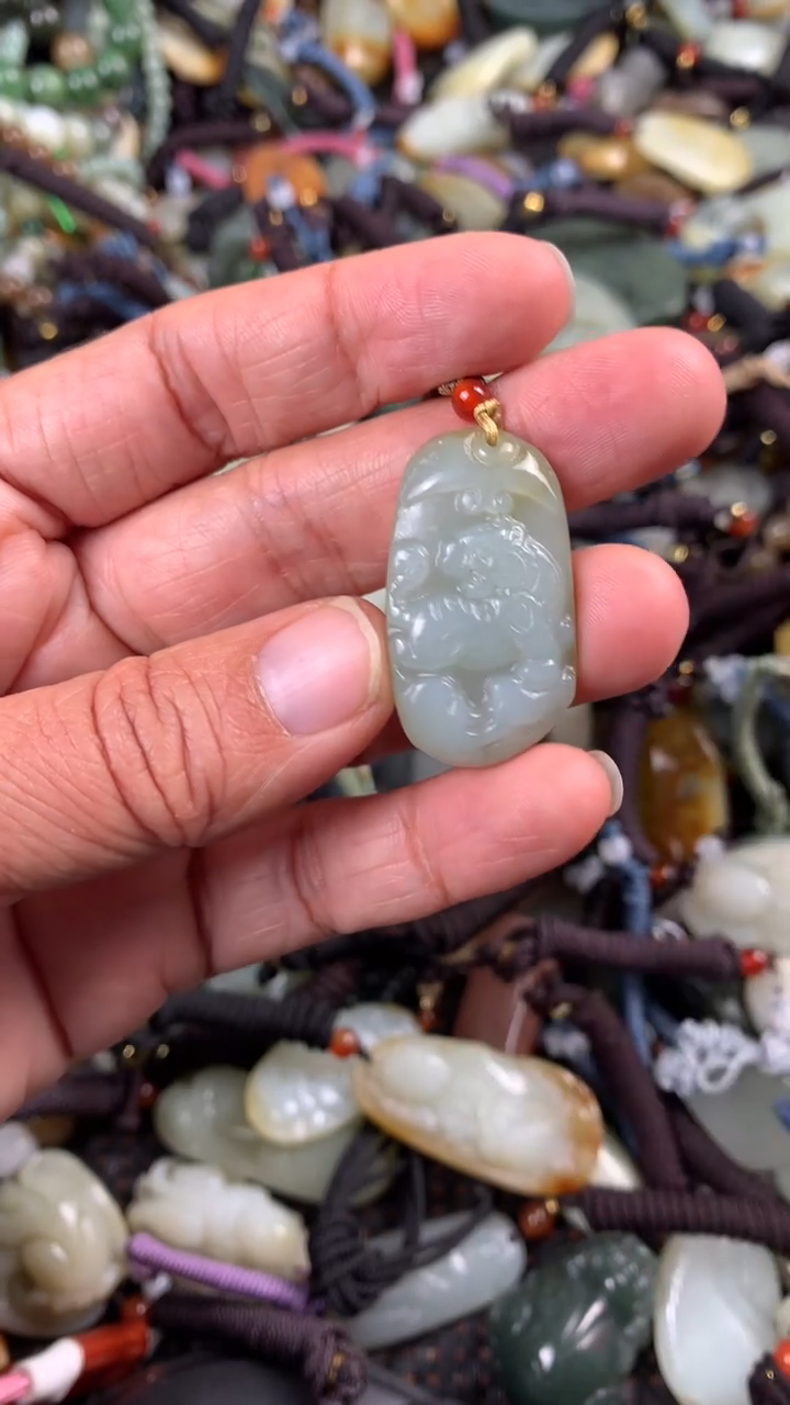 【闪购商品】和田玉颈饰未镶嵌多样性发货没有证书拍一发一有瑕