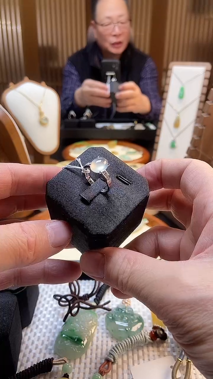 未镶嵌戒指翡翠圈口13高冰玻璃底戒指，高10.6宽8.3厚5.0