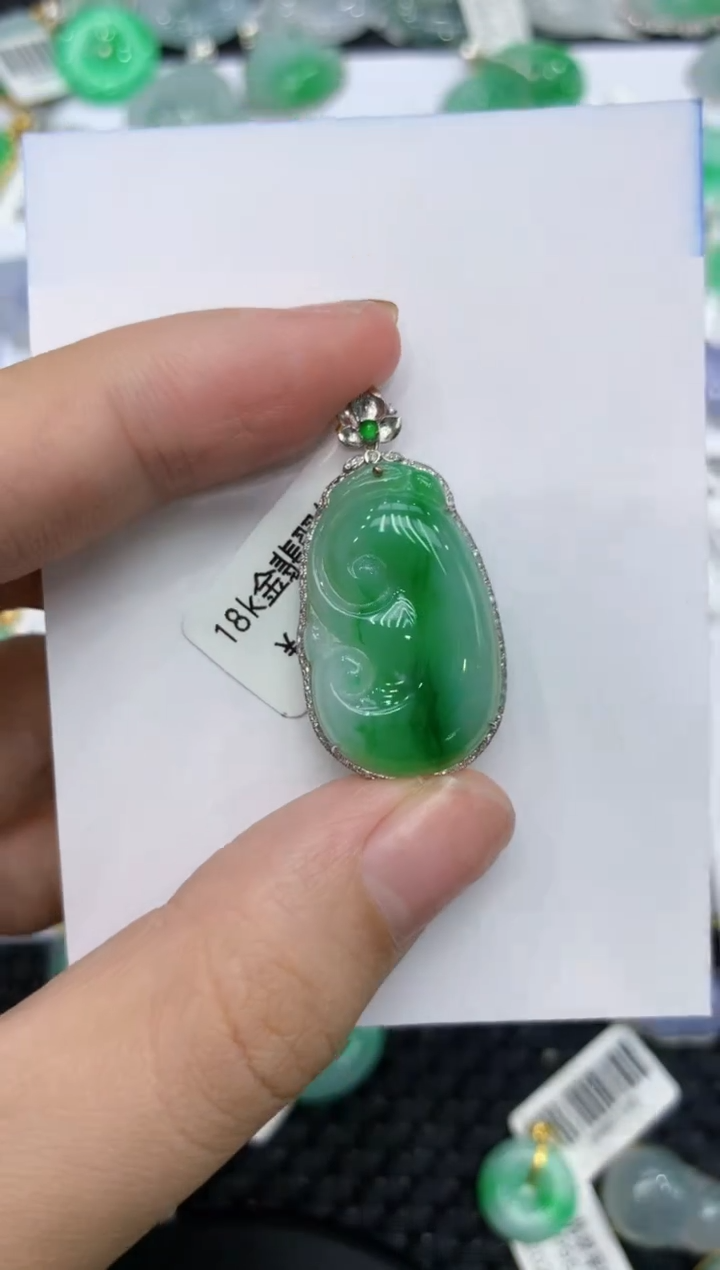 【闪购商品】翡翠颈饰18K金镶嵌 111111111111