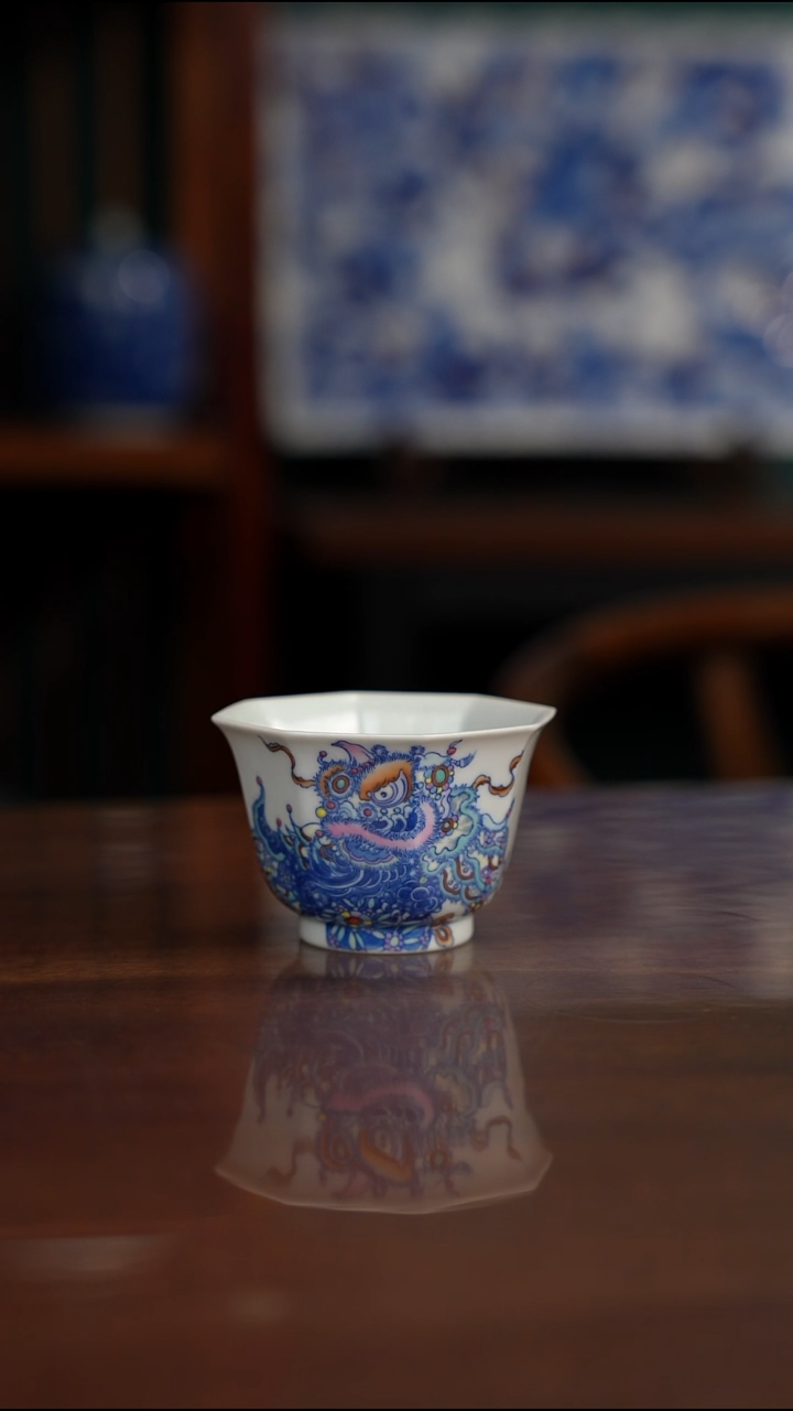 空山明月新斗彩醒狮