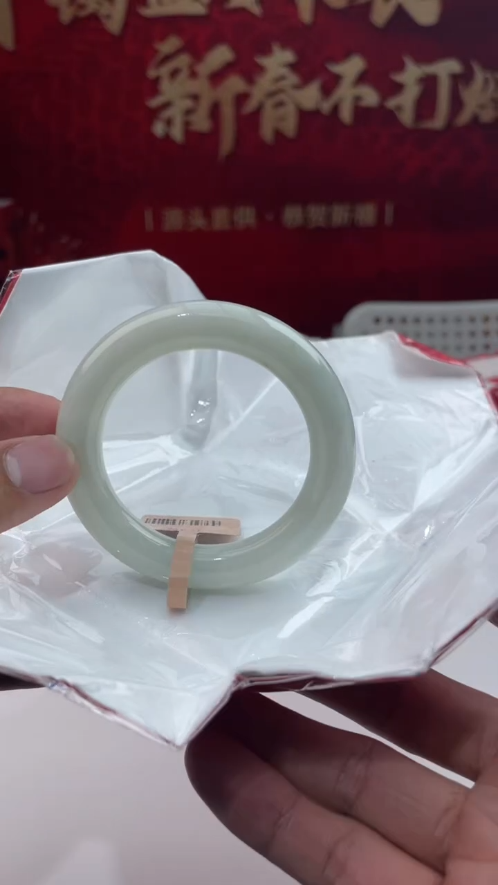 【闪购商品】翡翠手镯未镶嵌8翡翠手镯（微瑕）