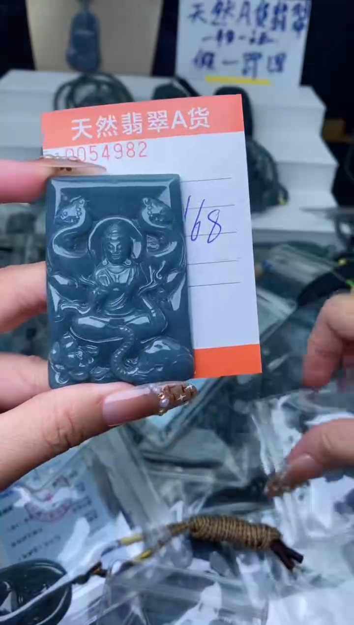 【闪购商品】翡翠颈饰未镶嵌··········