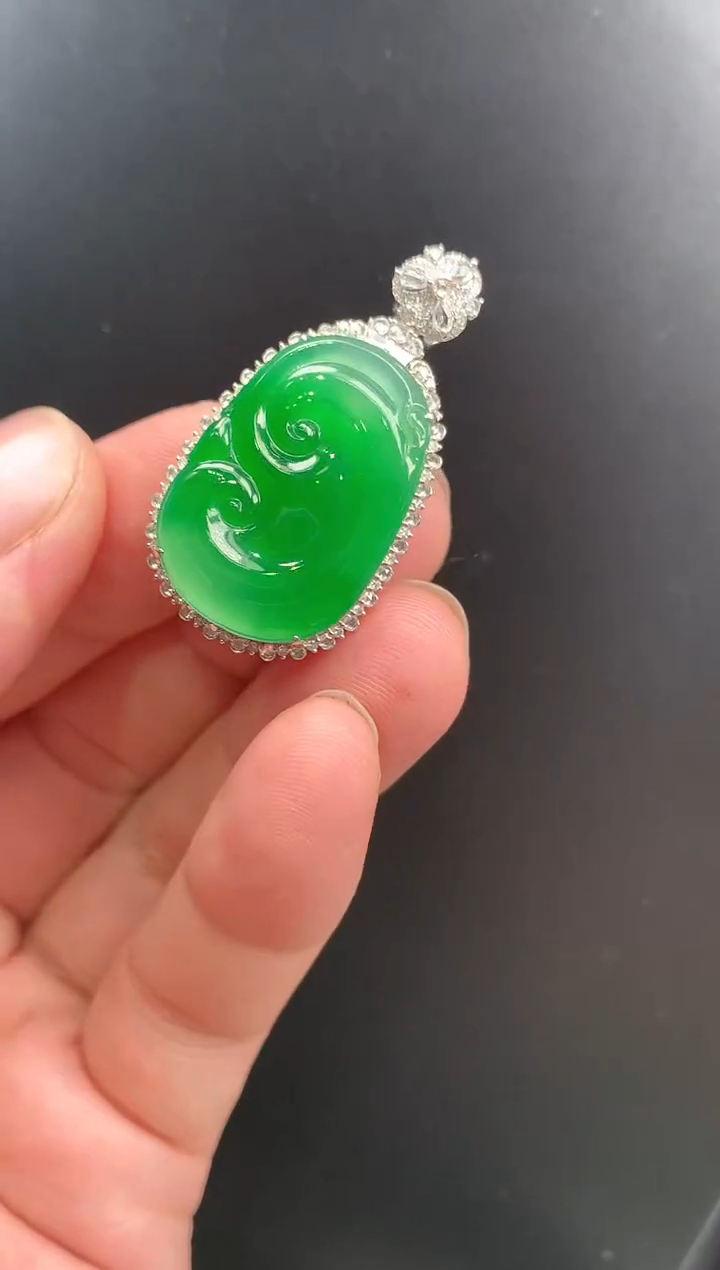 【闪购商品】翡翠颈饰18K金镶嵌如意