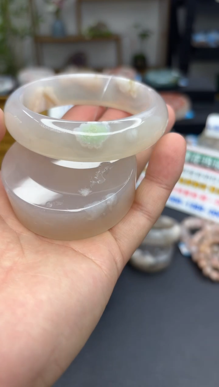 【闪购商品】石英质玉手镯未镶嵌A4(62圈赠送镯心)