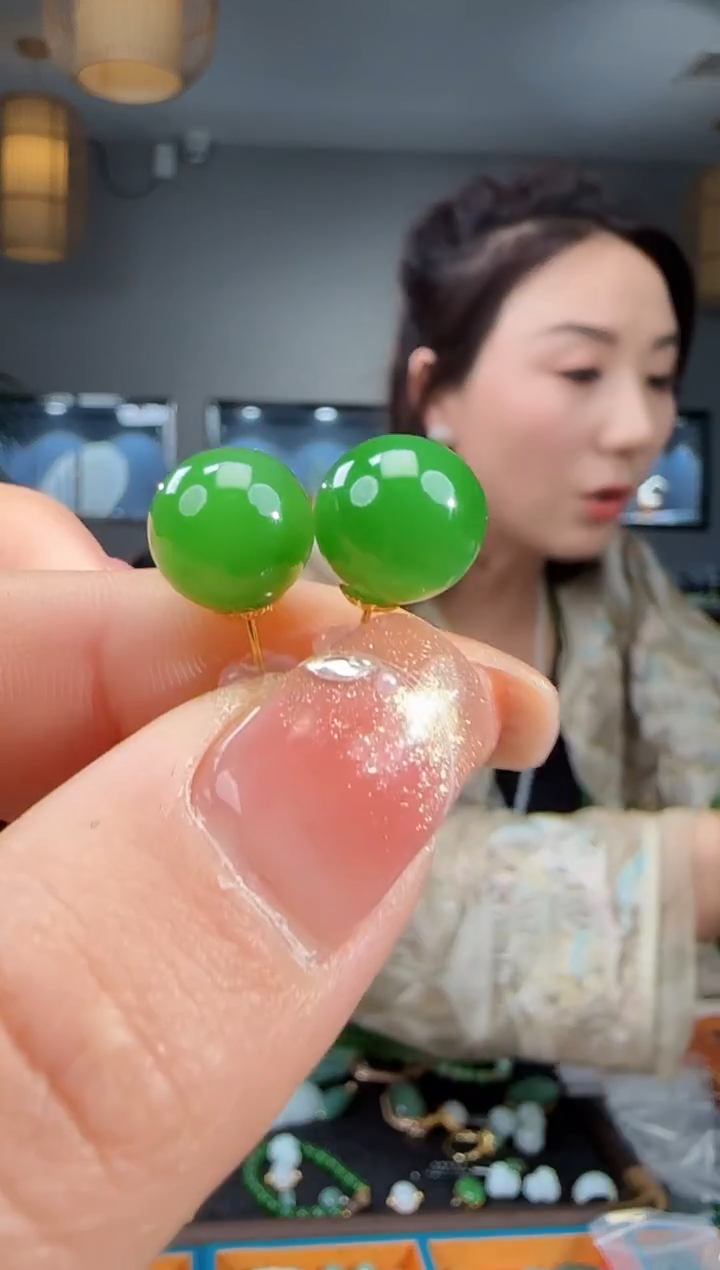 18K金镶嵌和田玉耳饰10