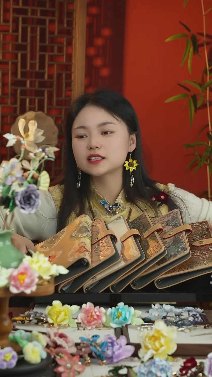 刺绣笔记本随机发一个不可选