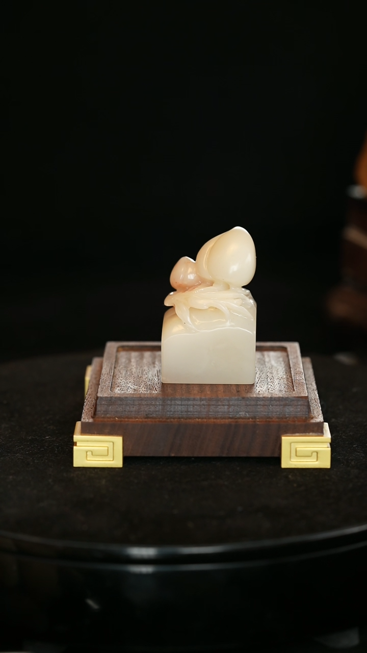 【闪购商品】寿山石荔枝白寿桃雕