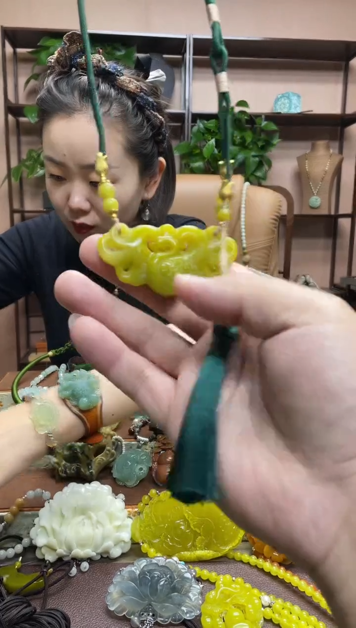 未镶嵌岫玉吊坠多样性发货发其中之一