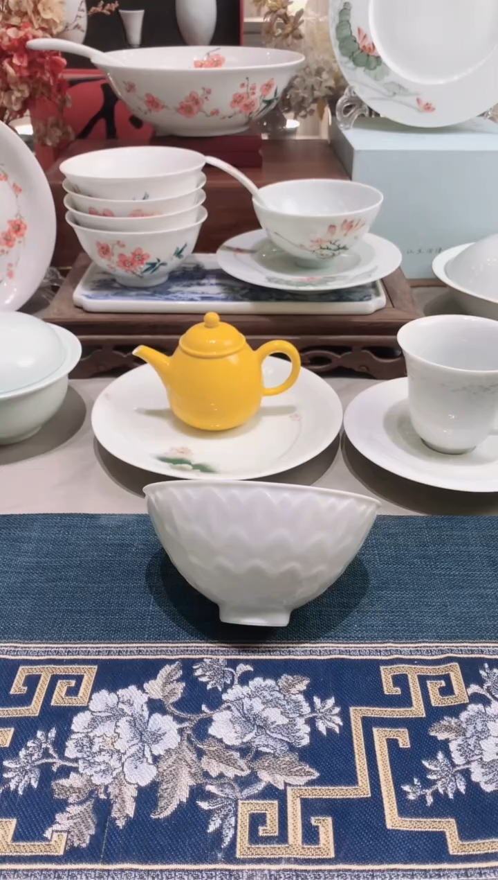 【闪购商品】白瓷微瑕5英寸湖田窑莲文碗