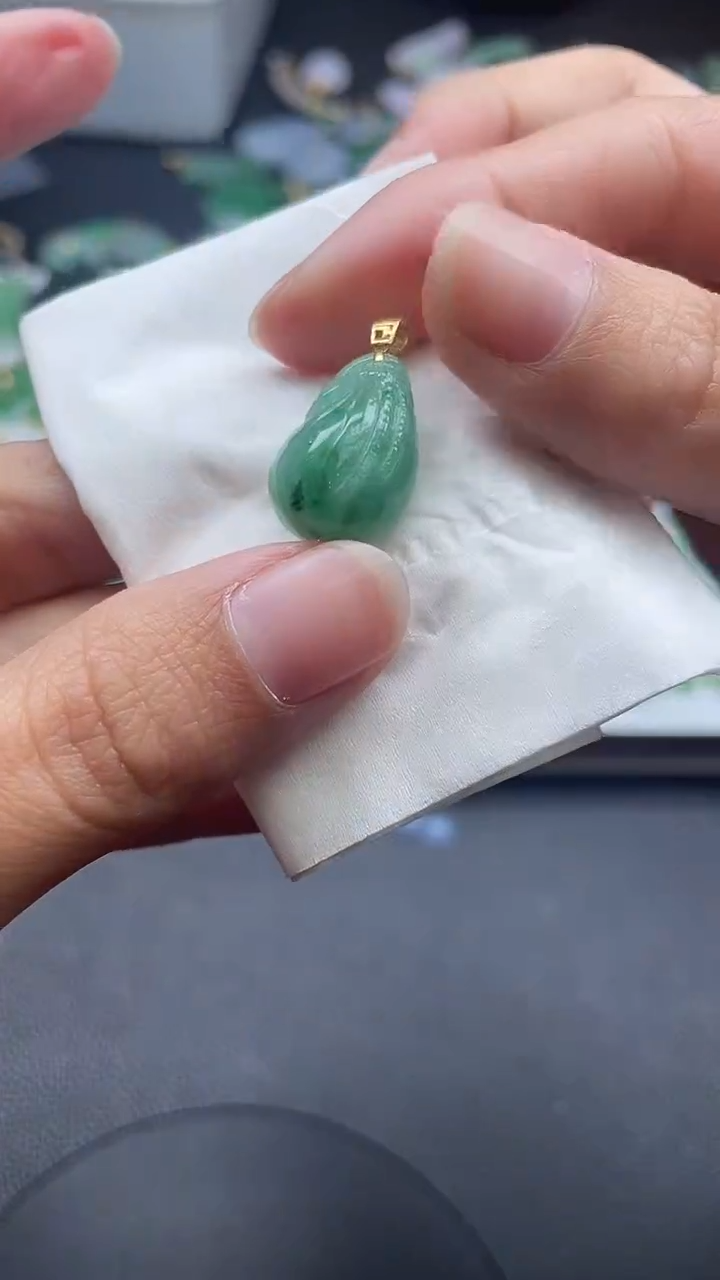 【闪购商品】翡翠颈饰18K金镶嵌翡翠