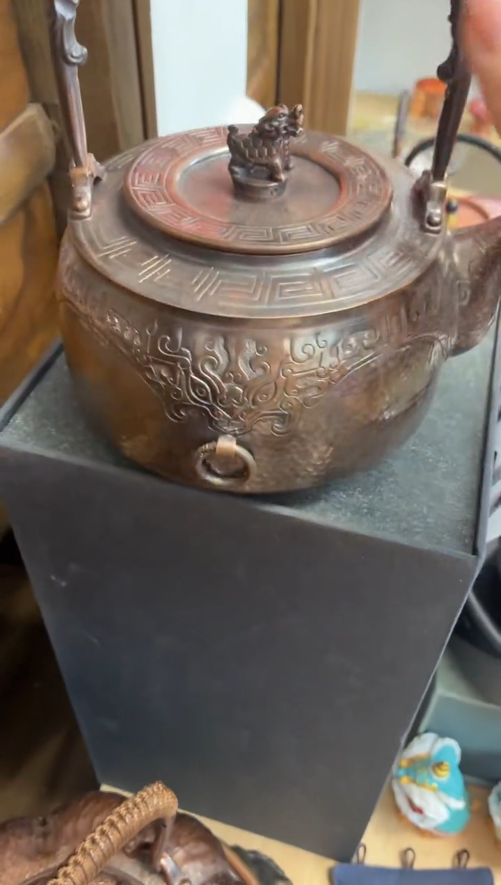 胡*儿圆环饕餮提梁壶  