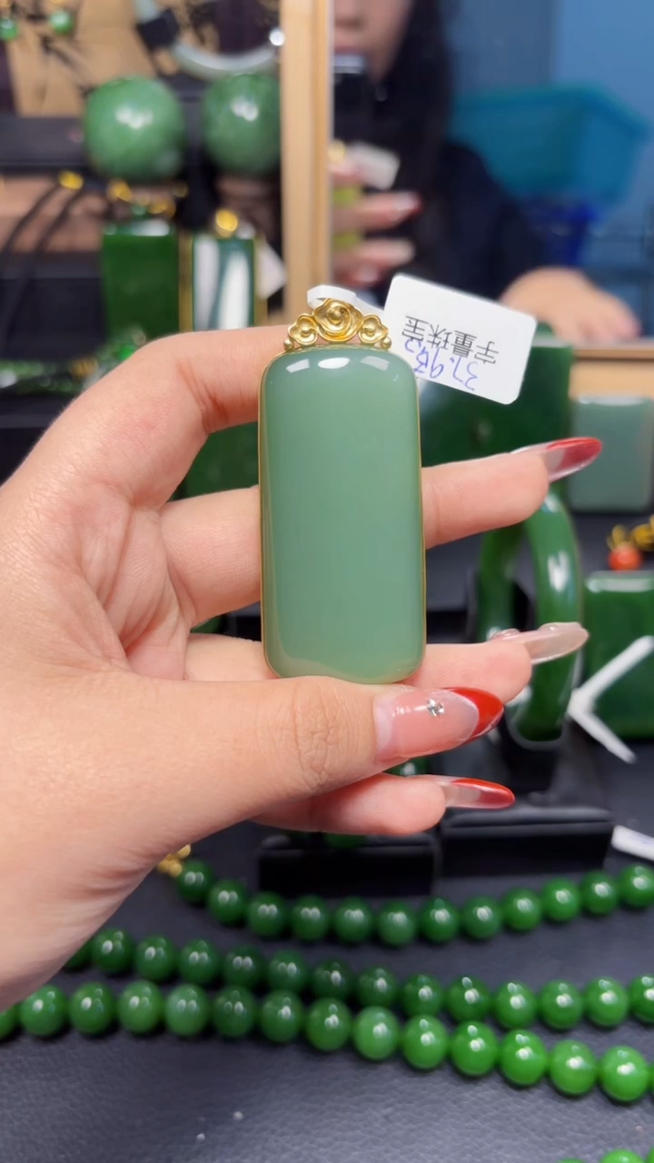 【闪购商品】和田玉（碧玉）吊坠(赠链)18K金镶嵌1