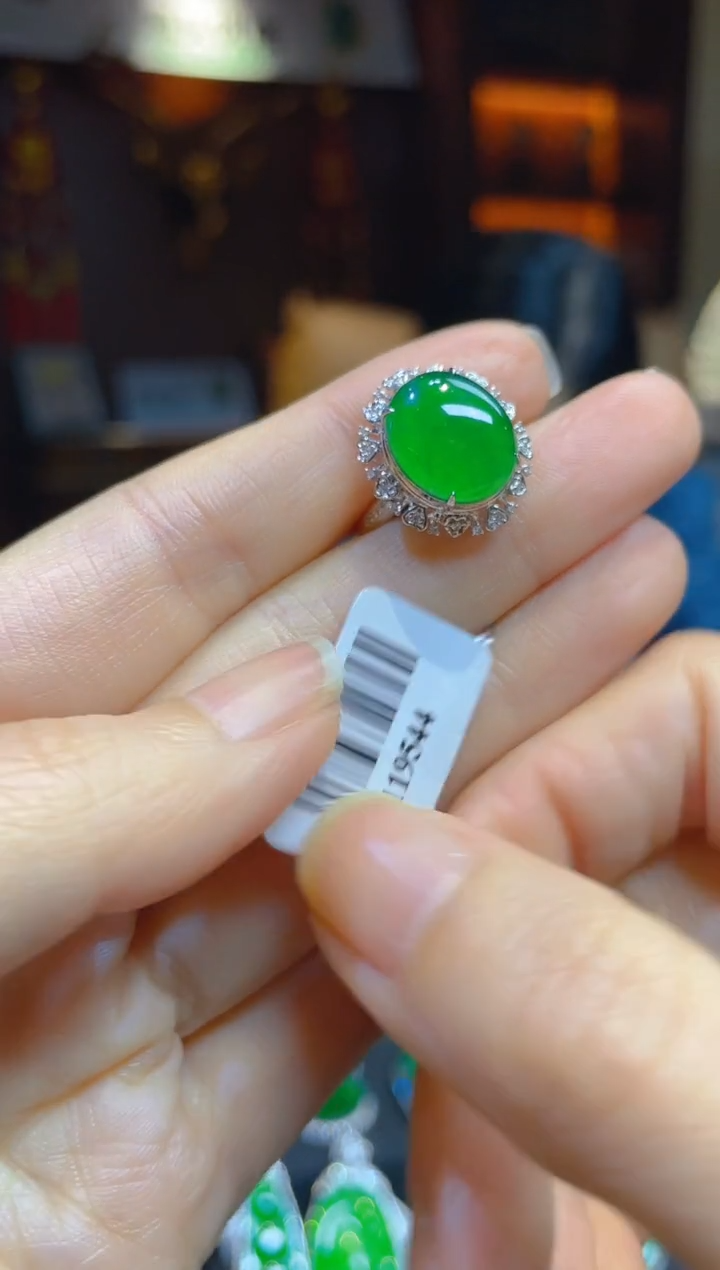 【闪购商品】翡翠戒指18K金镶嵌119544天然A货翡翠戒指