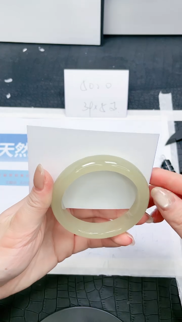 【闪购商品】石英质玉手镯未镶嵌91-56.6