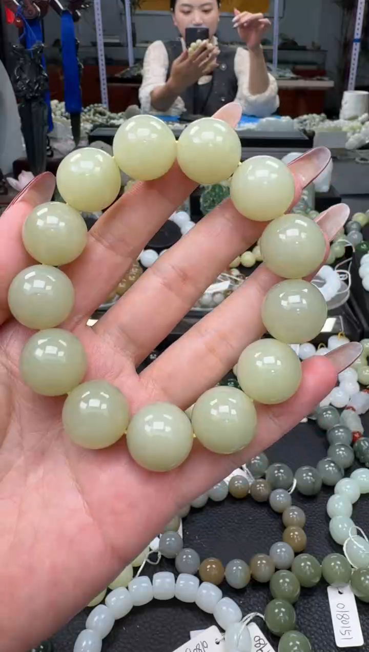 未镶嵌手链和田玉新疆且末奶油黄卡18
