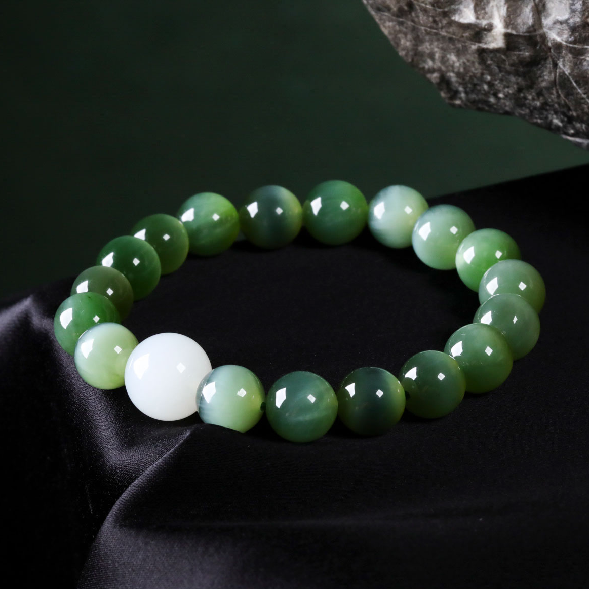 【意婵】《枝雪盈》9.5mm老俄料冰底电光闪猫眼碧玉羊脂白玉-912950