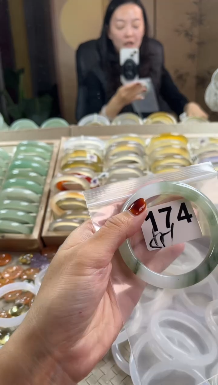 手镯玛瑙/玉髓未镶嵌174天山翠默认微抠