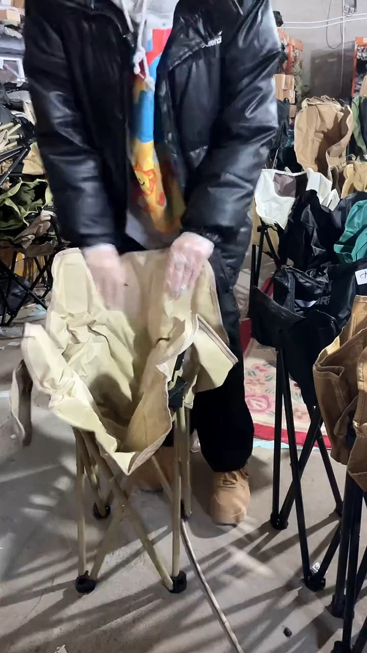 铁瑕疵不售后椅子     5   洞