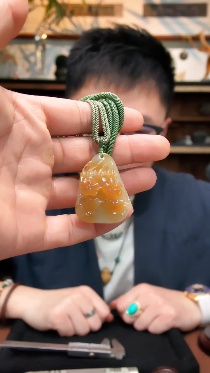 未镶嵌吊坠定制和田玉糖料喜上眉梢吊坠QC（竞）