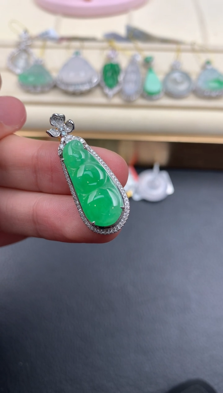 【闪购商品】翡翠颈饰18K金镶嵌D875     