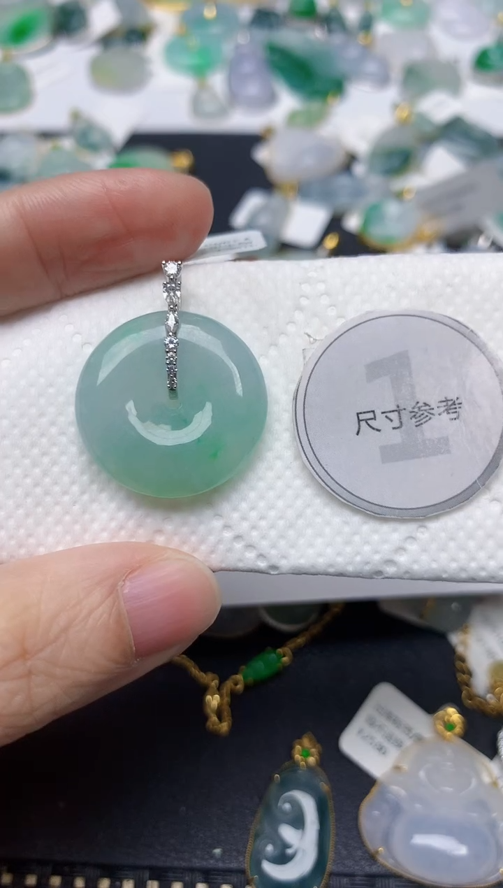 颈饰18K金镶嵌翡翠猫*天然缅甸A货翡翠