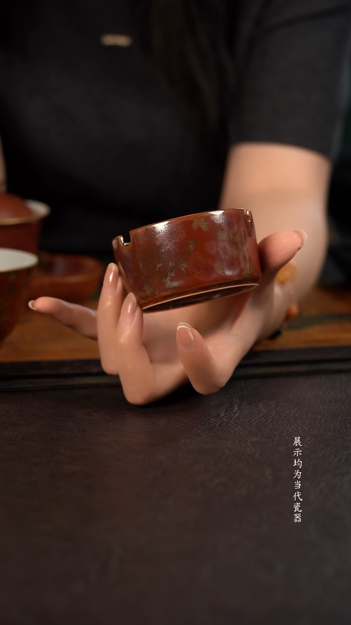 聚澜堂红金花釉烟灰缸