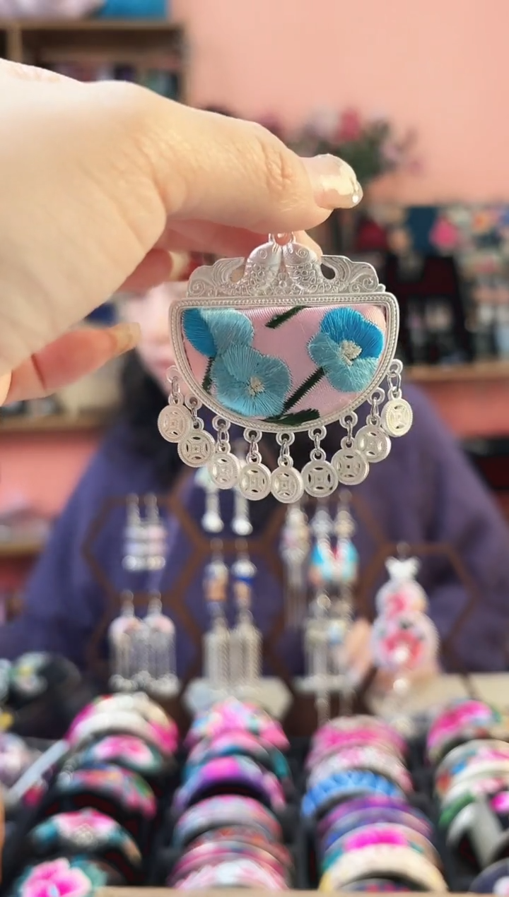 艺枝独绣手工饰品1