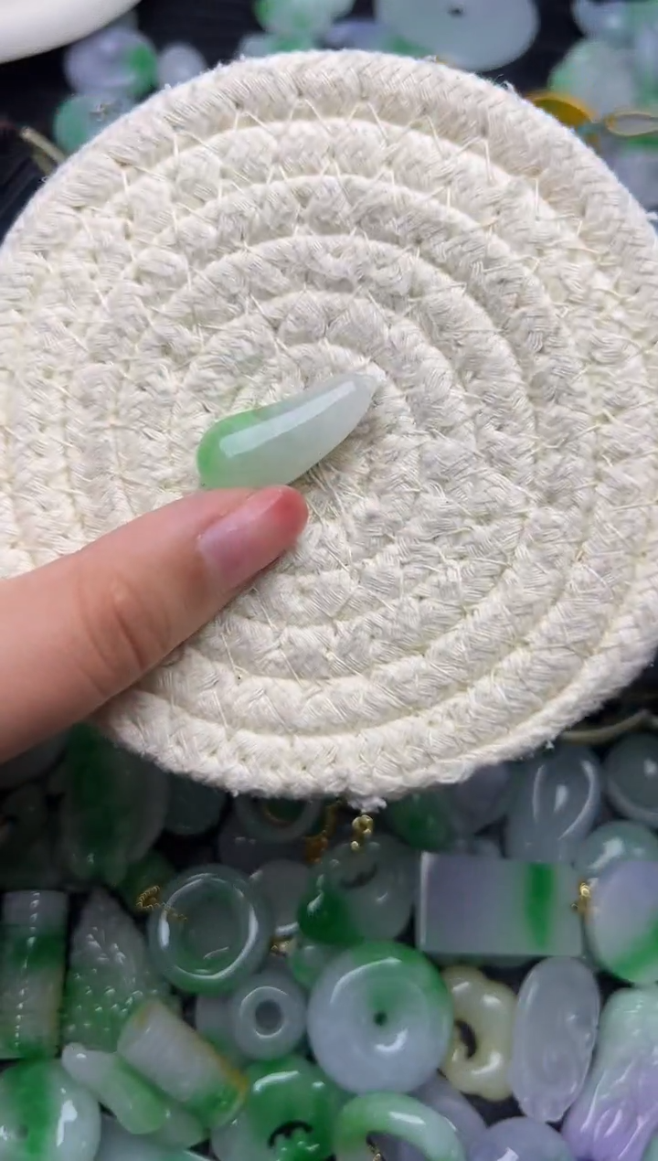 翡翠未镶嵌颈饰天然缅甸翡翠吊坠