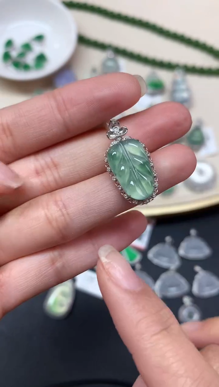 【闪购商品】翡翠吊坠(不含链)18K金镶嵌吊坠A332|2980