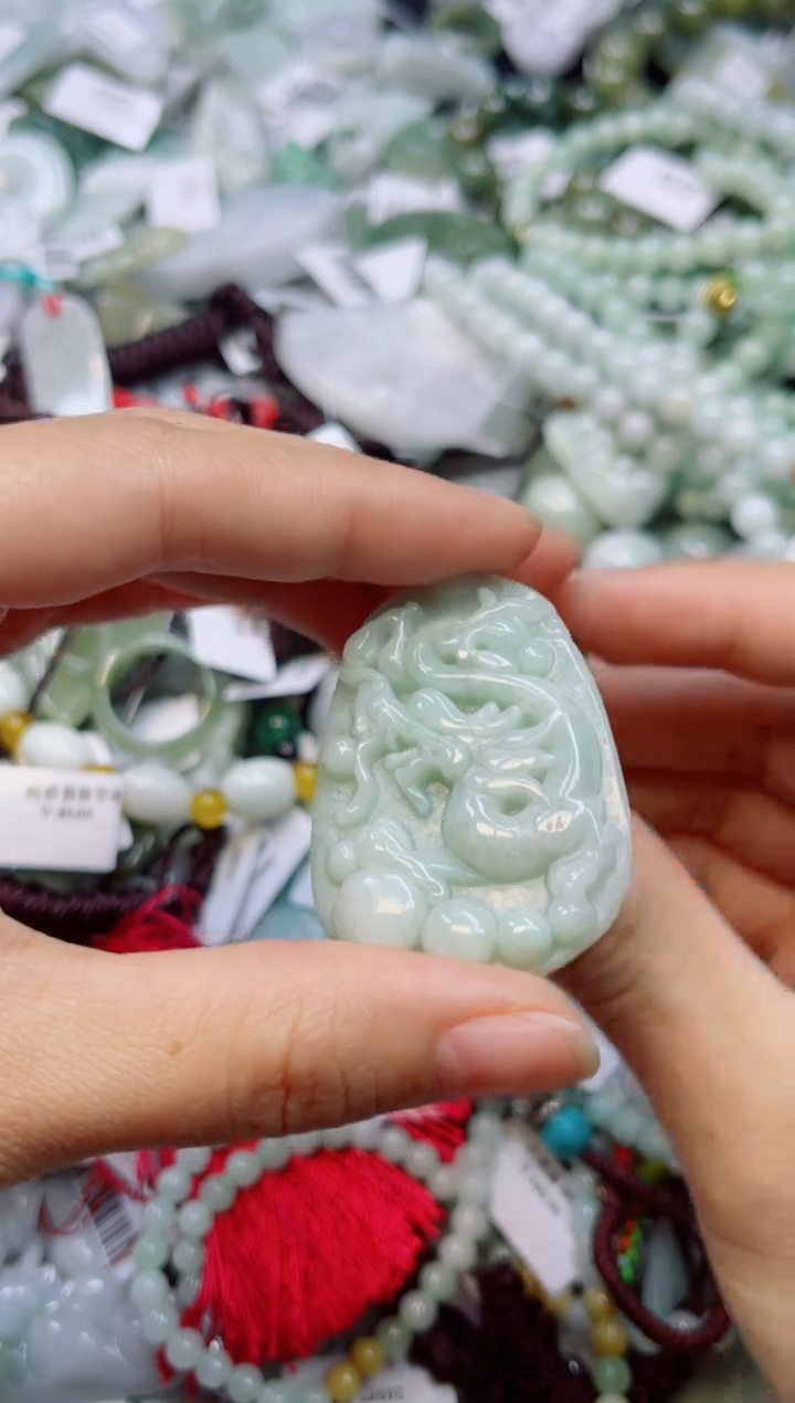 【闪购商品】翡翠颈饰未镶嵌00018744