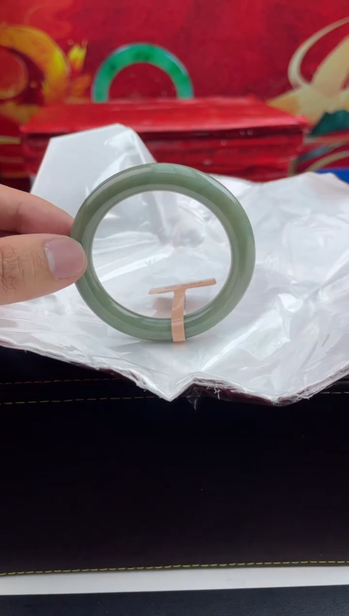 【闪购商品】翡翠手镯未镶嵌44翡翠手镯（微瑕）
