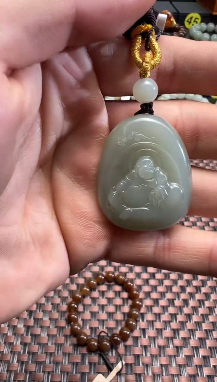 【闪购商品】和田玉吊坠(赠链)未镶嵌且末料青白玉小佛公