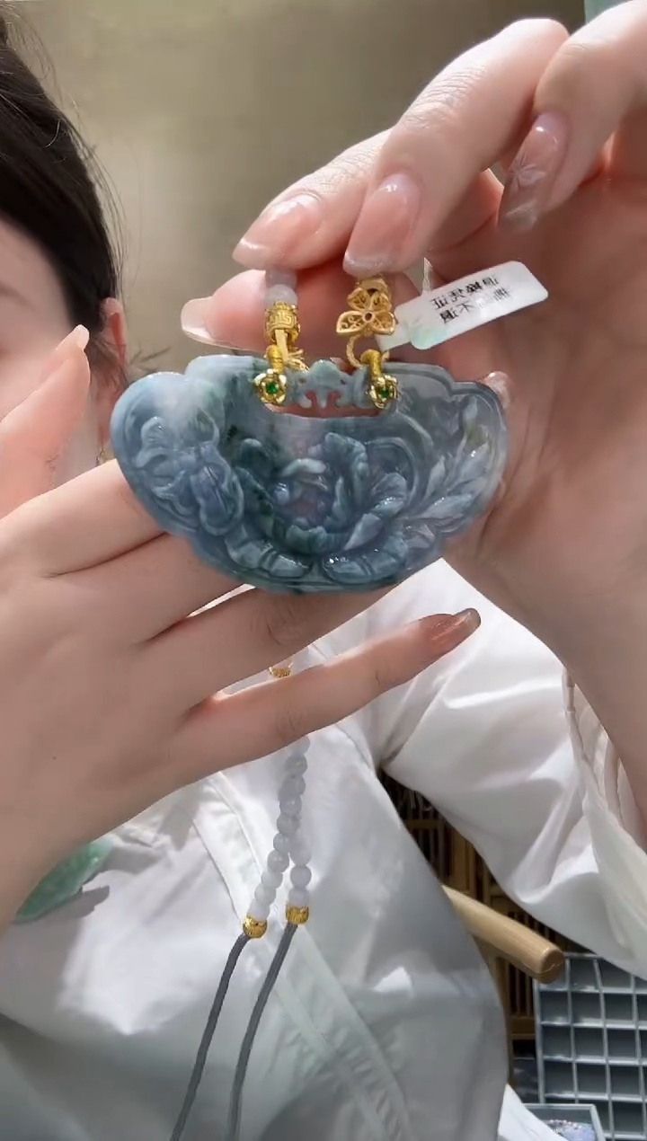 翡翠未镶嵌颈饰吊坠