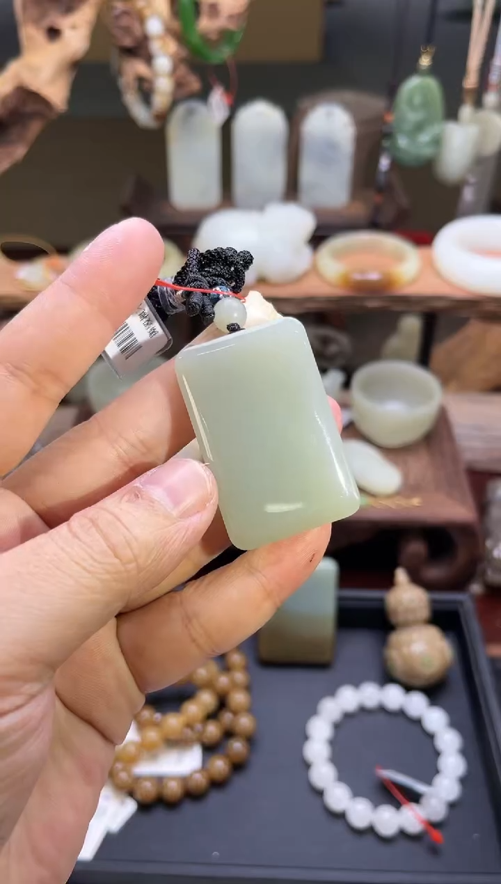 【闪购商品】和田玉吊坠未镶嵌D且末青白玉光面无事牌9003618