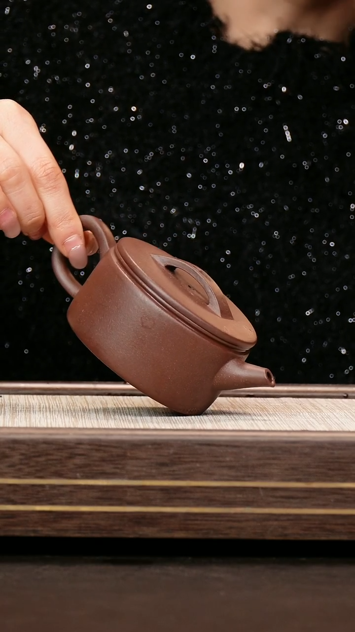 茶壶紫砂紫泥 汉瓦 刻绘 吾悦吾监制