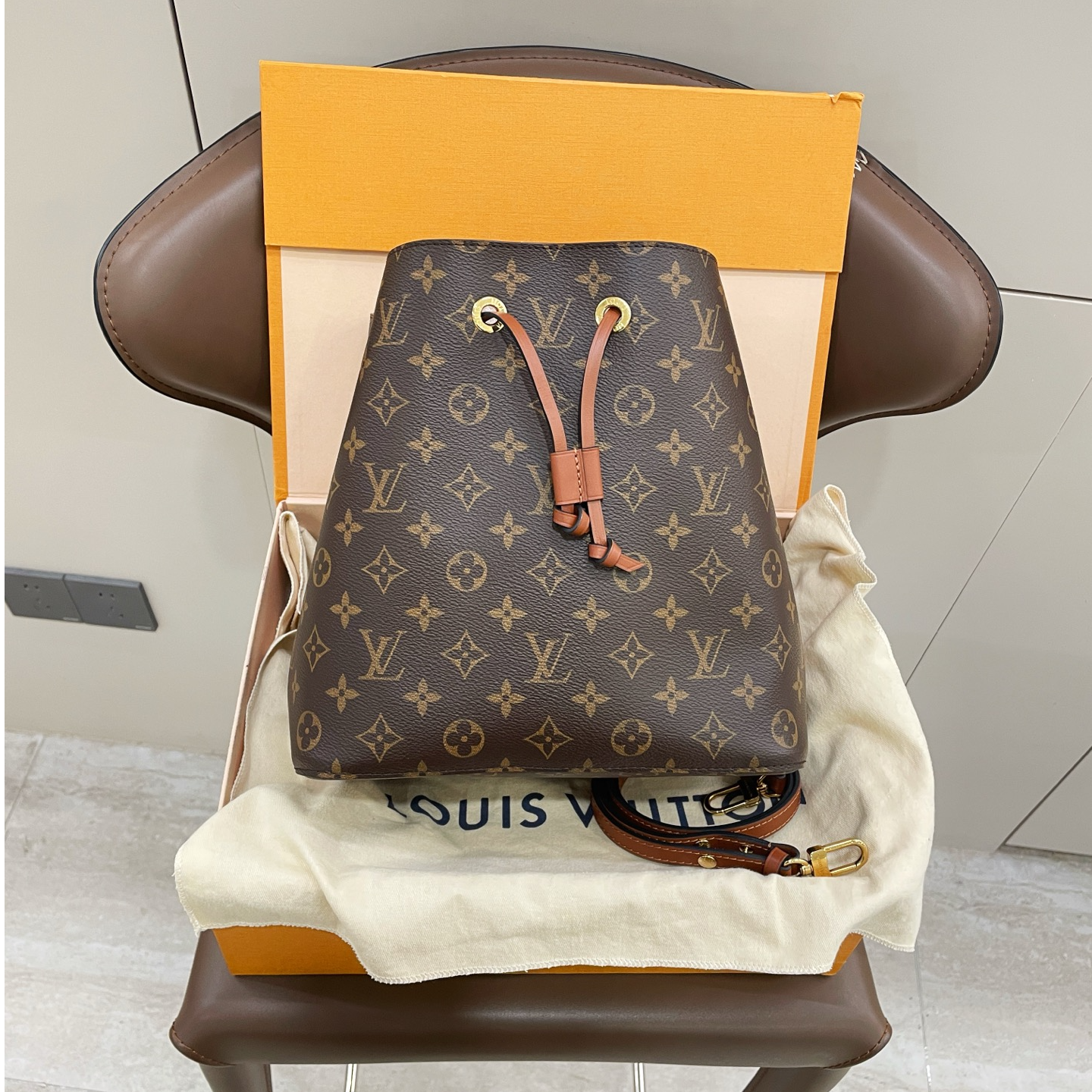 99新 LouisVuitton/路易威登 98新老花焦糖棕水桶单肩包