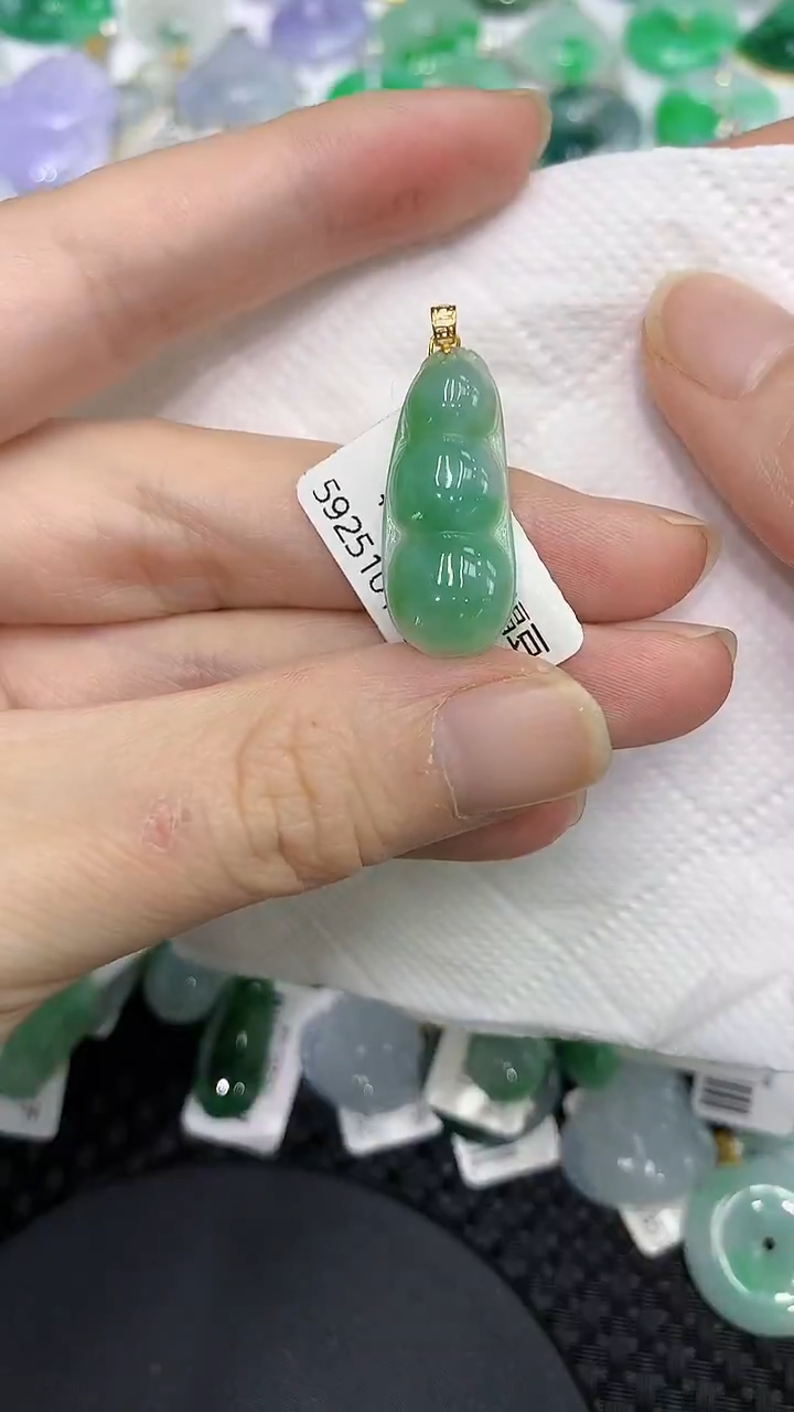 颈饰18K金镶嵌翡翠a货支持复检百元以上9元证书费自理