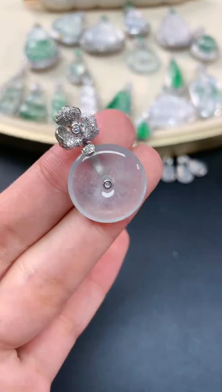 【闪购商品】翡翠吊坠(不含链)18K金镶嵌A37|6800