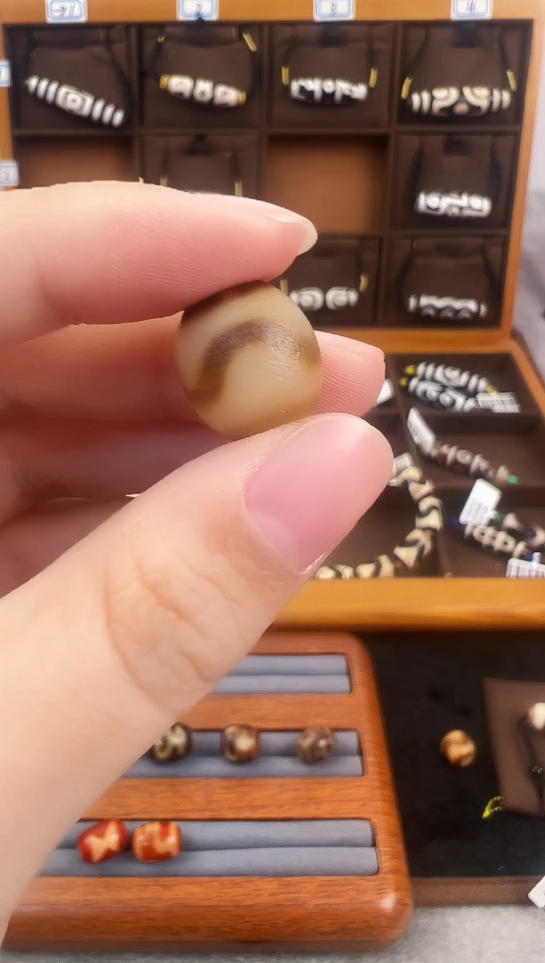 玛瑙/玉髓（覆膜）颈饰未镶嵌192微瑕