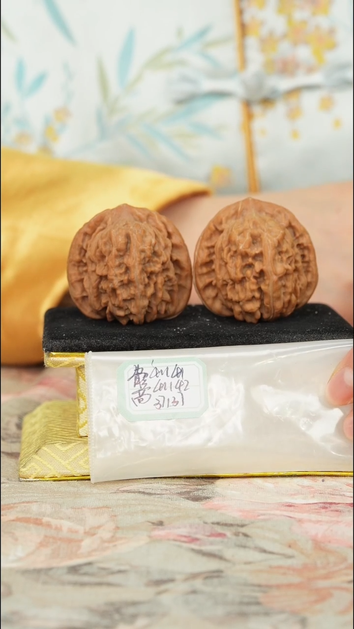 【闪购商品】文玩核桃把件平谷四座楼