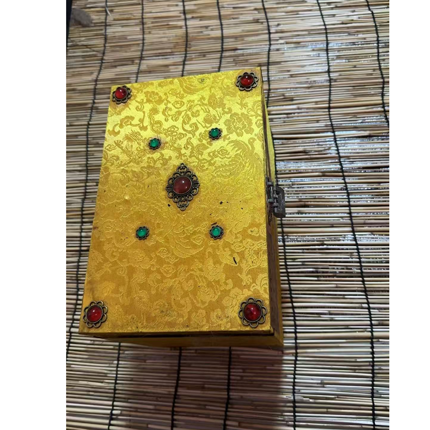 精品摆件黄色木箱27开封